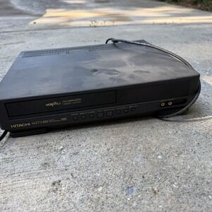Hitachi VT-M272A VCR VHS Player Black Fair Digital Auto Tracking VCR Plus+